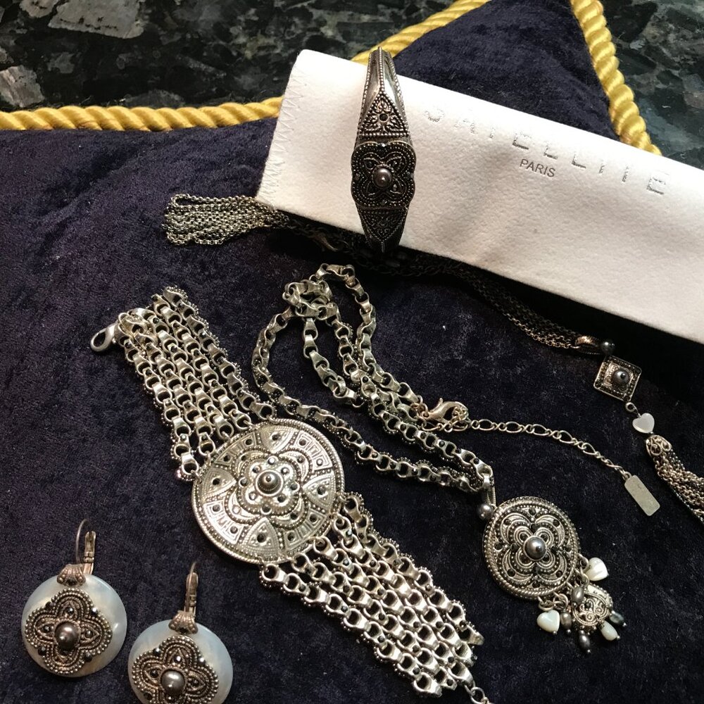 Satellie Paris Jewelry set. NEW. 5 pieces.